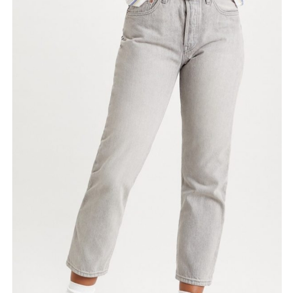 Levis 501 25 waist 26 length light grey cropped